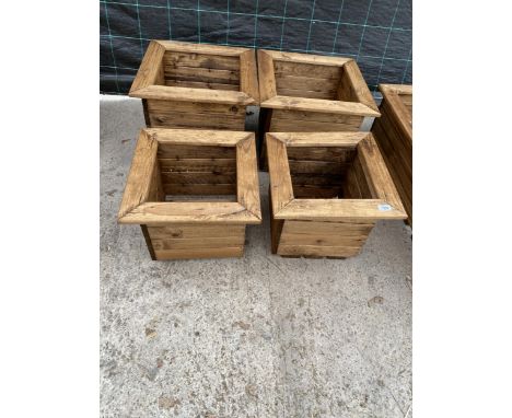 AN AS NEW EX DISPLAY CHARLES TAYLOR SET OF FOUR GRADUATED PLANTERS *PLEASE NOTE VAT TO BE CHARGED ON THIS ITEM* 
