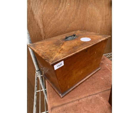 A VINTAGE OAK TEA CADDY 