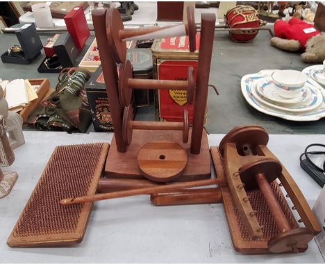 A COLLECTION OF VINTAGE WOOD CARDING TOOLS 