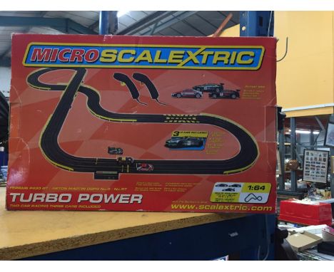 A MICRO SCALEXTRIC RACING SET IN BOX 