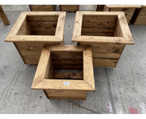 FOUR AS NEW CHARLES TAYLOR EX DISPLAY PLANTERS *PLEASE NOTE VAT TO BE CHARGED ON THIS ITEM* 