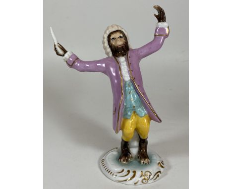 A CONTINENTAL DRESDEN STYLE PORCELAIN MONKEY CONDUCTOR MUSICIAN FIGURE, HEIGHT 17CM 