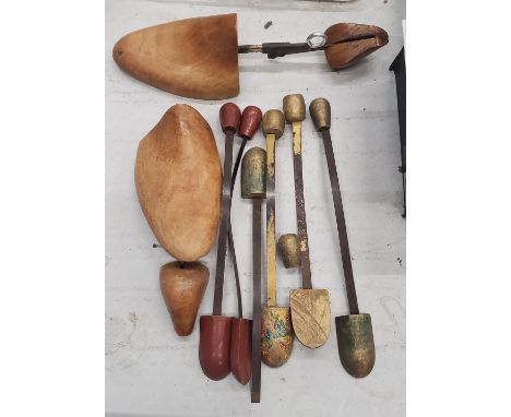A QUANTITY OF VINTAGE SHOE STRETCHERS 