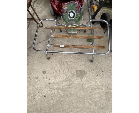 A VINTAGE VEHICLE RACK (BELIEVED TO FIT AN MG MIDGET) AND A DESK FAN 