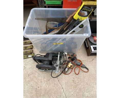 AN ASSORTMENT OF TOOLS TO INCLUDE A BOSCH ELECTRIC JIGSAW, A RIP SAW AND SPIRIT LEVELS ETC 