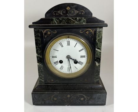 AN ANTIQUE FRENCH MARBLE AND GREEN SLATE CHIMING MANTLE CLOCK WITH PENDULUM 