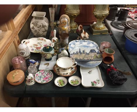 A QUANTITY OF CERAMIC ITEMS TO INCLUDE VILLEROY AND BOCH PIN DISHES, A ROYAL WORCESTER QUEEN ELIZABETH II DIAMOND JUBILEE CUP