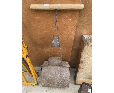 A VINTAGE CAST IRON GARDEN ROLLER WITH WOODEN HANDLE 