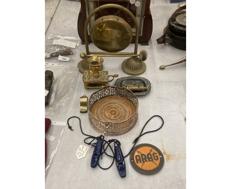 A QUANTITY OF ITEMS TO INCLUDE A BRASS GONG, CANDLESTICK AND MATCHBOX HOLDER, WINE BOTTLE COASTER, VINTAGE WHISTLES, ETC 