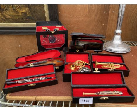 AN ASSORTMENT OF MINIATURE MODEL MUSICAL INSTRUMENTS 