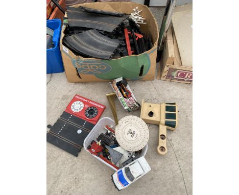 AN ASSORTMENT OF SCALEXTRIC ITEMS TO INCLUDE TRACK, CARS AND A LAP COUNTER ETC 