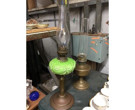 TWO VINTAGE BRASS OIL LAMPS TO INCLUDE ONE WITH GREEN RESERVOIR 