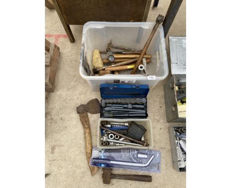 AN ASSORTMENT OF HAND TOOLS TO INCLUDE HAMMERS AND AN AXE ETC 