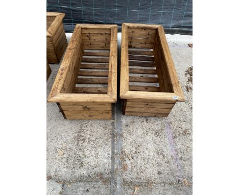 AN AS NEW EX DISPLAY CHARLES TAYLOR PAIR OF TROUGH PLANTERS  *PLEASE NOTE VAT TO BE CHARGED ON THIS ITEM* 
