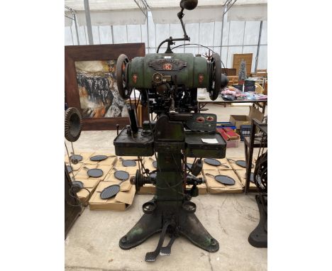 A VINTAGE LANDIS COBBLERS 12K OUTSOLE STITCHER 