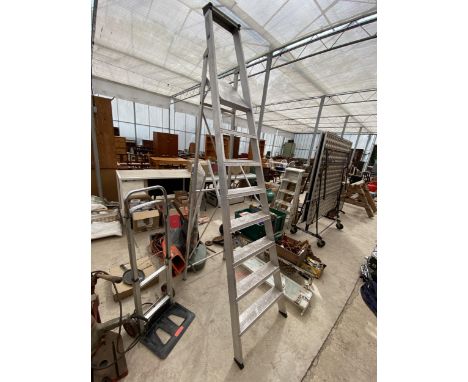 A YOUNGMAN ALUMINIUM 7 RUNG STEP LADDER 