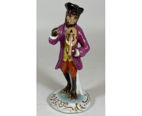 A CONTINENTAL DRESDEN STYLE PORCELAIN MONKEY VIOLIN PLAYER MUSICIAN FIGURE, HEIGHT 15CM 