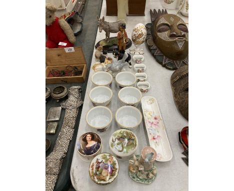 A QUANTITY OF ITEMS TO INCLUDE A COUNTRY ARTISTS DONKEY, CAT ORNAMENTS, ROYAL WORCESTER 'EVESHAM' RAMEKINS, CHINA TRINKET BOX