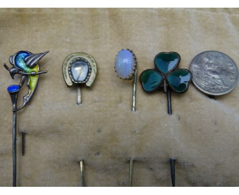 SELECTION OF FIVE STICK LAPEL PINS to include enamelled, Irish, fireopal, citrine, 1843 coin examples in yellow and white met