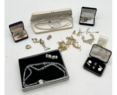 A collection of vintage costume jewellery 