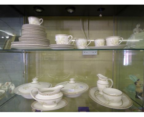 ROYAL DOULTON FINE CHINA 'WHITE NILE' PART TEA/DINNER SERVICE INCLUDING TUREENS, SAUCE BOAT, PLATTER, TEACUPS AND SAUCERS, DI