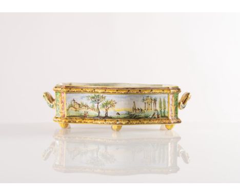 Manifattura Minghetti, Vaschetta portafiori in maiolica, Bologna, inizi del XX secolo. Superficie costolata decorata in polic