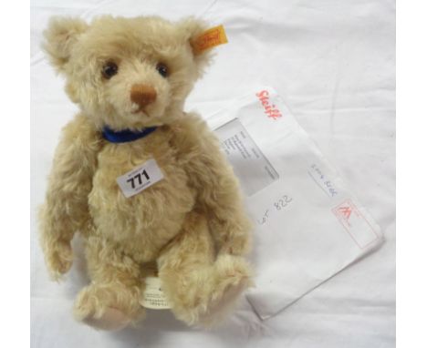 A Steiff 2004 Teddy bear with ear button, tags, original medal and certificate