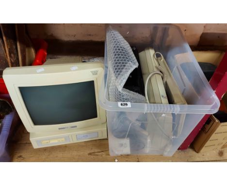 A vintage Amstrad 512K PCW9512 personal computer word processor with monitor, keyboard and printer - sold with an Epsom Stylu