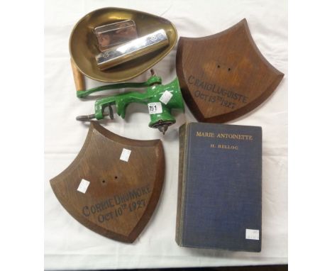 A small quantity of collectable items including a green enamel mincer, etc.
