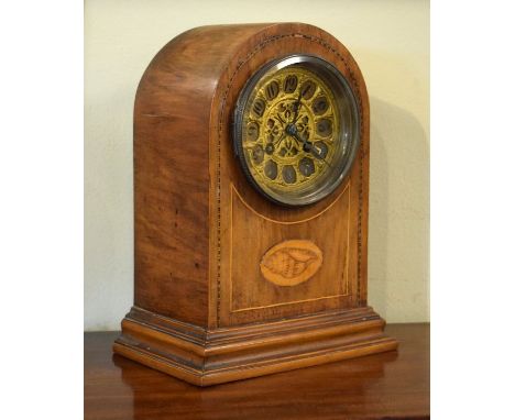 Late 19th/early 20th Century inlaid walnut cased arch topped mantel clock, the gilt and silvered dial with Arabic numerals, b