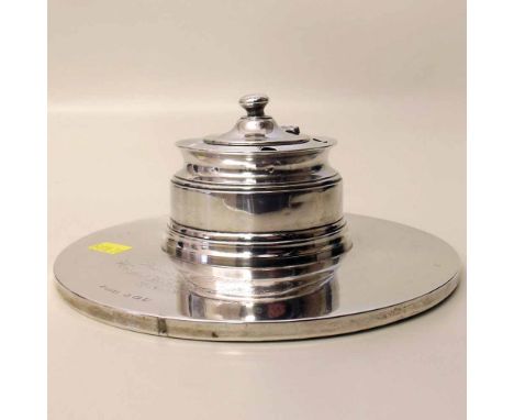 Silver capstan inkwell. Condition Report: see terms and conditions.