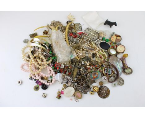 Large collection of quality period costume jewellery to include pearl necklaces, brooches, earrings, pendants, rings and watc