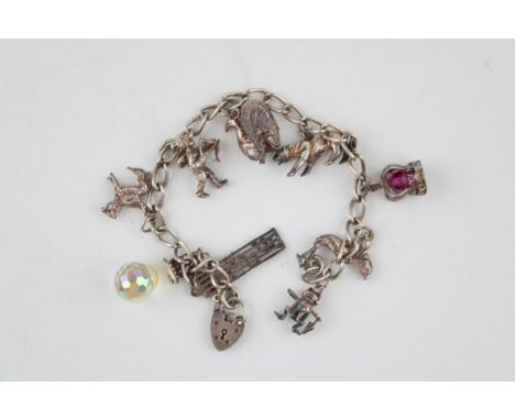 A vintage silver charm bracelet. 34.3g.