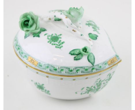 Herend pottery trinket box with with raised flowers to lid, 15cm wide.  In good condition with no obvious damage or restorati