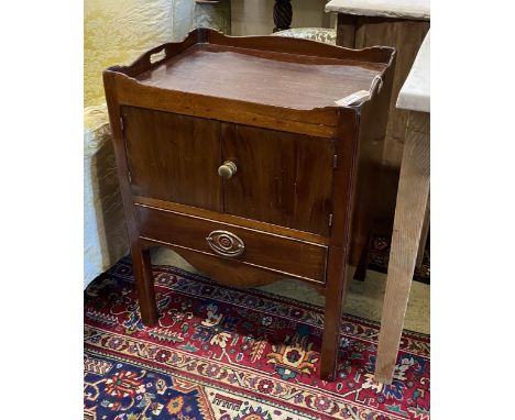 A George III mahogany tray top commode, width 56cm, depth 44cm, height 73cm