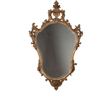 impianto mistilineo, ornato da ricco decoro naturalistico a rilievo, cimasa traforata con cespo fogliato superiore; usure, al