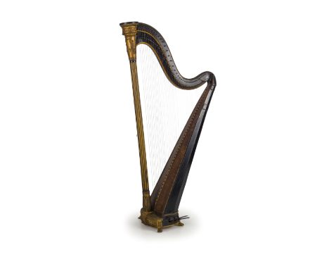 montante scanalato con base e terminale ornati da motivi classici con vestali, girali e teste antropomorfe; usure, rotture e 