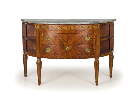 piano in marmo con bordo modanato, interamente decorato a motivi geometrici e montature in bronzo dorato, tre cassetti nel fr