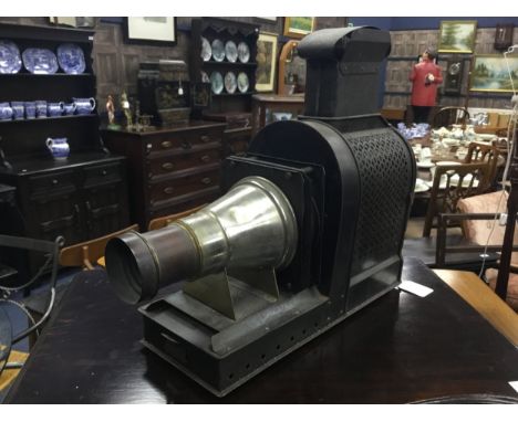 19TH CENTURY LANTERN PROJECTOR, by E.Lennie, Optician, Edinburgh, 42cm long