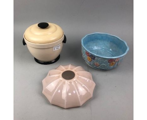 VINTAGE ART DECO STYLE THERMOS BAKELITE LIDDED ICE BUCKET, model 931, along with a Melba ware ceramic bowl and a pale pink gl