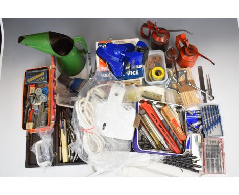 Engineering tools to include taps and dies, machine reamers, Record No 00 vice, vacuum vice and a Luxo workbench light