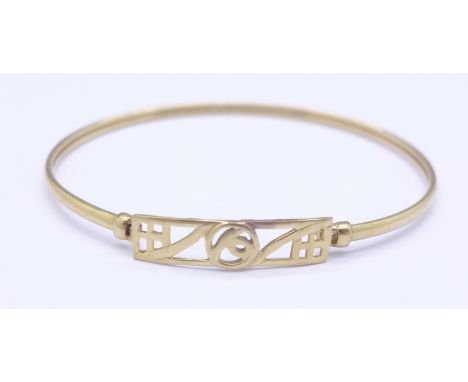 A 9ct gold bangle, 4g