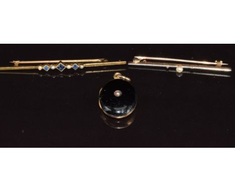 Victorian 15ct gold locket set with black enamel and a seed pearl (6.7g, 2.4 x 1.46cm), a 15ct gold brooch (1.7g) and a 9ct g
