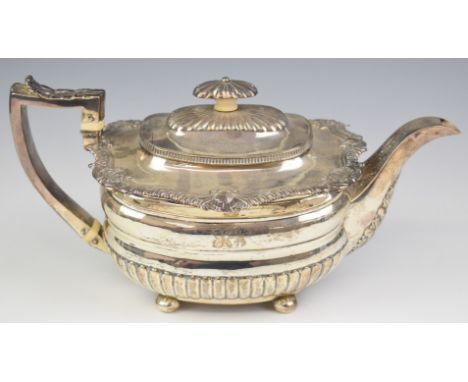 Georgian hallmarked silver teapot with gadrooned edge, reeded lower body and acanthus leaf decoration to the handle, raised o