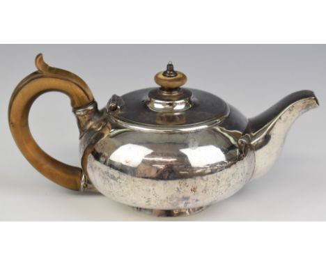 Georgian hallmarked silver bachelor's teapot of plain squat form, London 1819, maker&nbsp;John Cope Folkard, length 20cm, wei