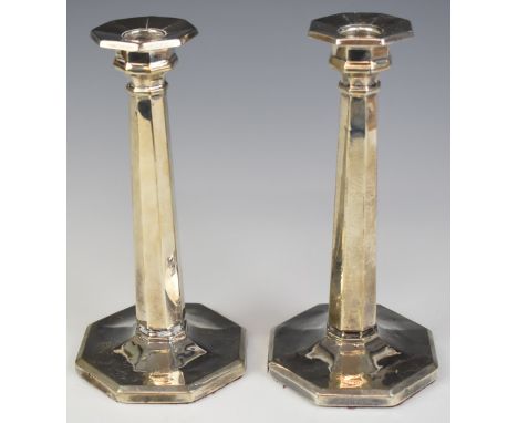 Pair of Mappin &amp; Webb George V hallmarked silver octagonal candlesticks, Birmingham 1922, height 20.5cm