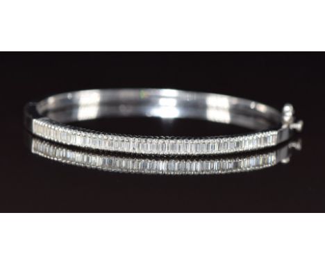 A 18k white gold bangle set with baguette cut diamonds, the total diamond weight approximately 1.5ct, 25g, 6 x 5.2cm&nbsp;