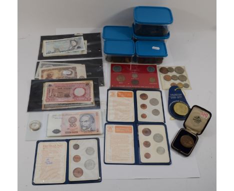 L.K. O'Brien, 2 x £1, 1 x 10 shillings note, 1 x Gill £5, 2 x Ford ten shillings, 9 x £1, other non GB bank notes and assorte