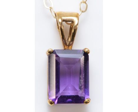 A 9ct gold amethyst pendant with a chain, 7mm x 5mm amethyst, 1g