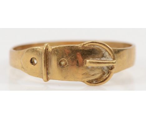 A 9ct gold buckle ring, R, 1.6g